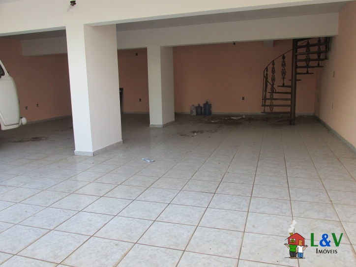 Casa à venda com 3 quartos, 250m² - Foto 2