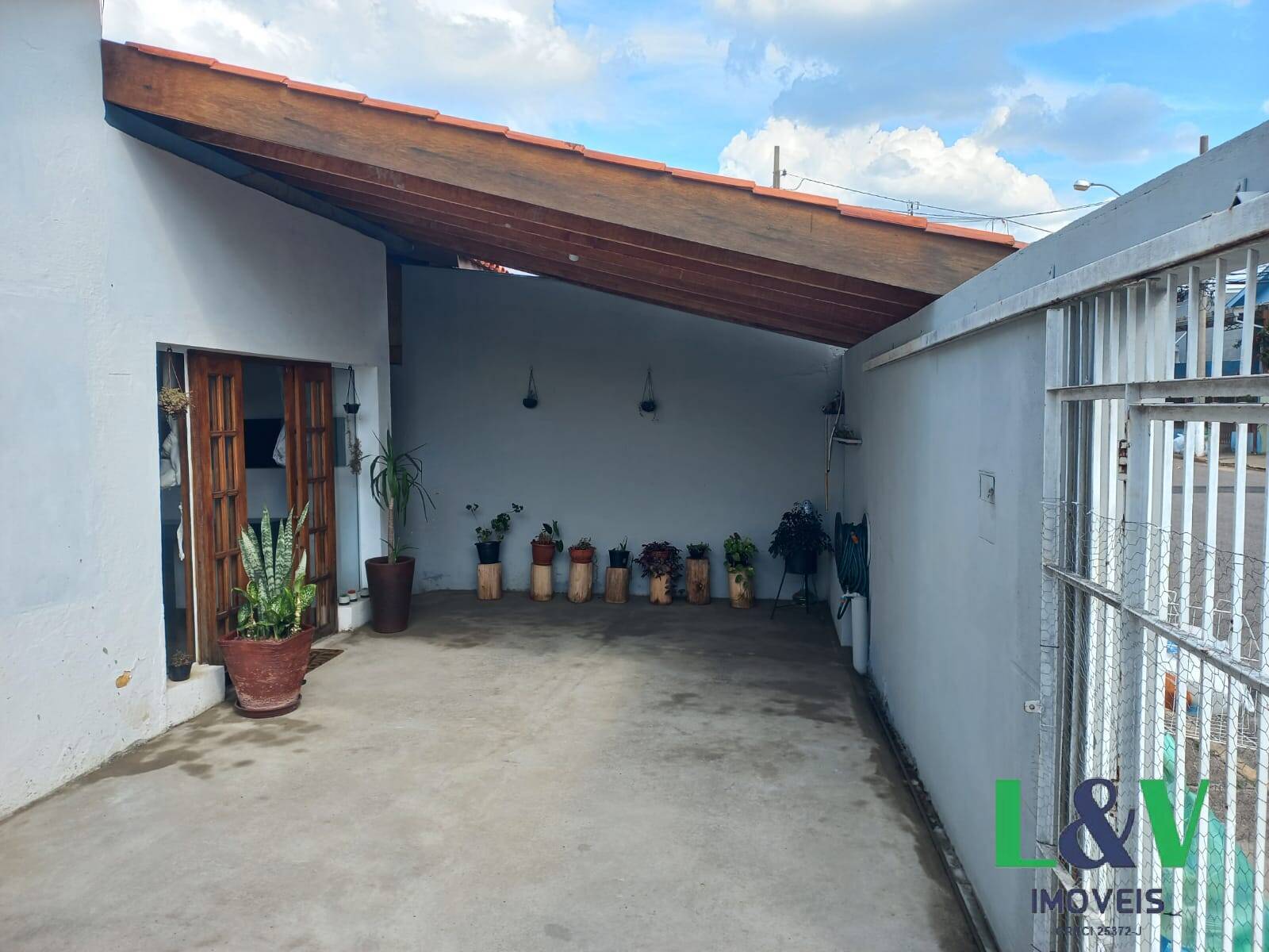 Casa à venda com 2 quartos, 170m² - Foto 2