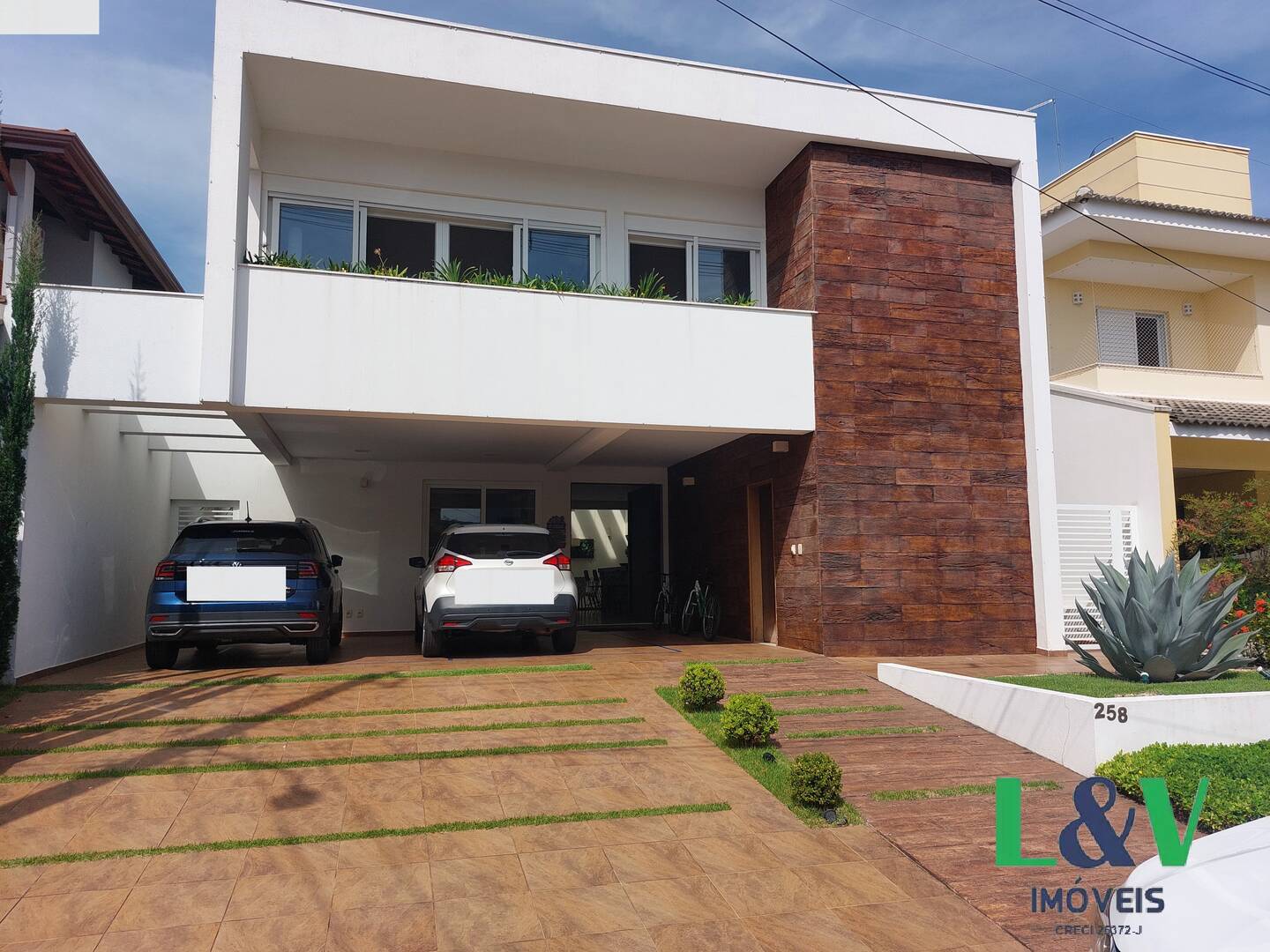 Casa de Condomínio à venda com 3 quartos, 360m² - Foto 1