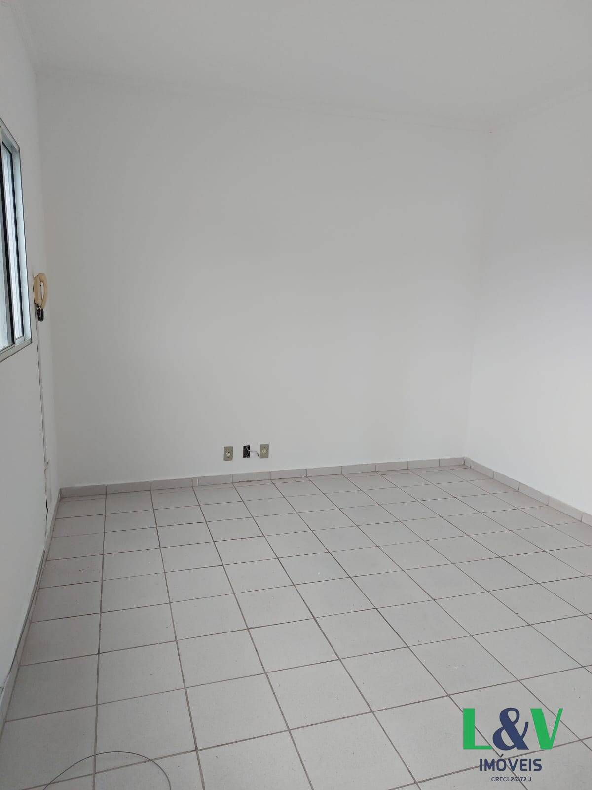 Apartamento para alugar com 3 quartos, 80m² - Foto 4