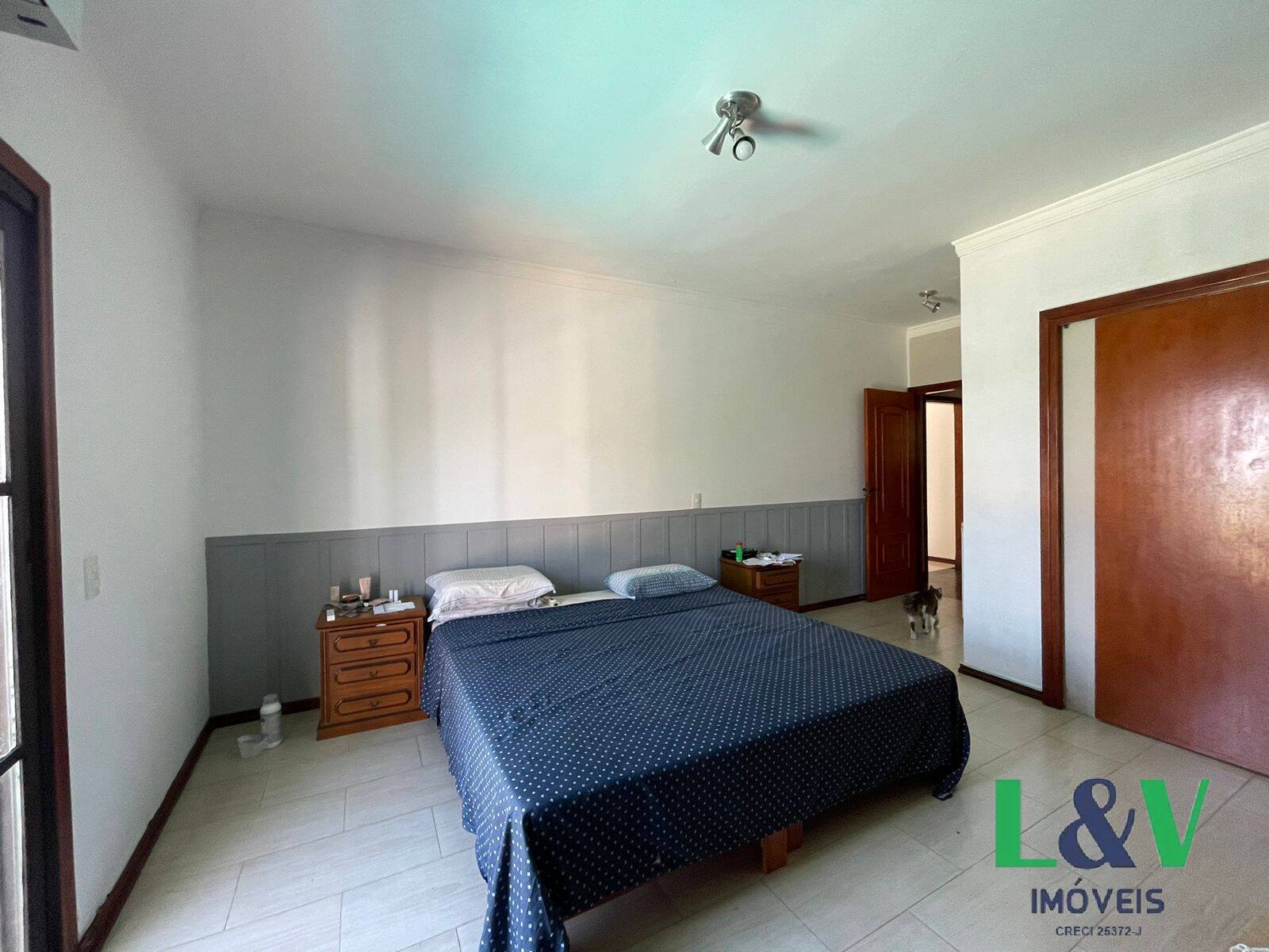 Casa à venda com 3 quartos, 270m² - Foto 15