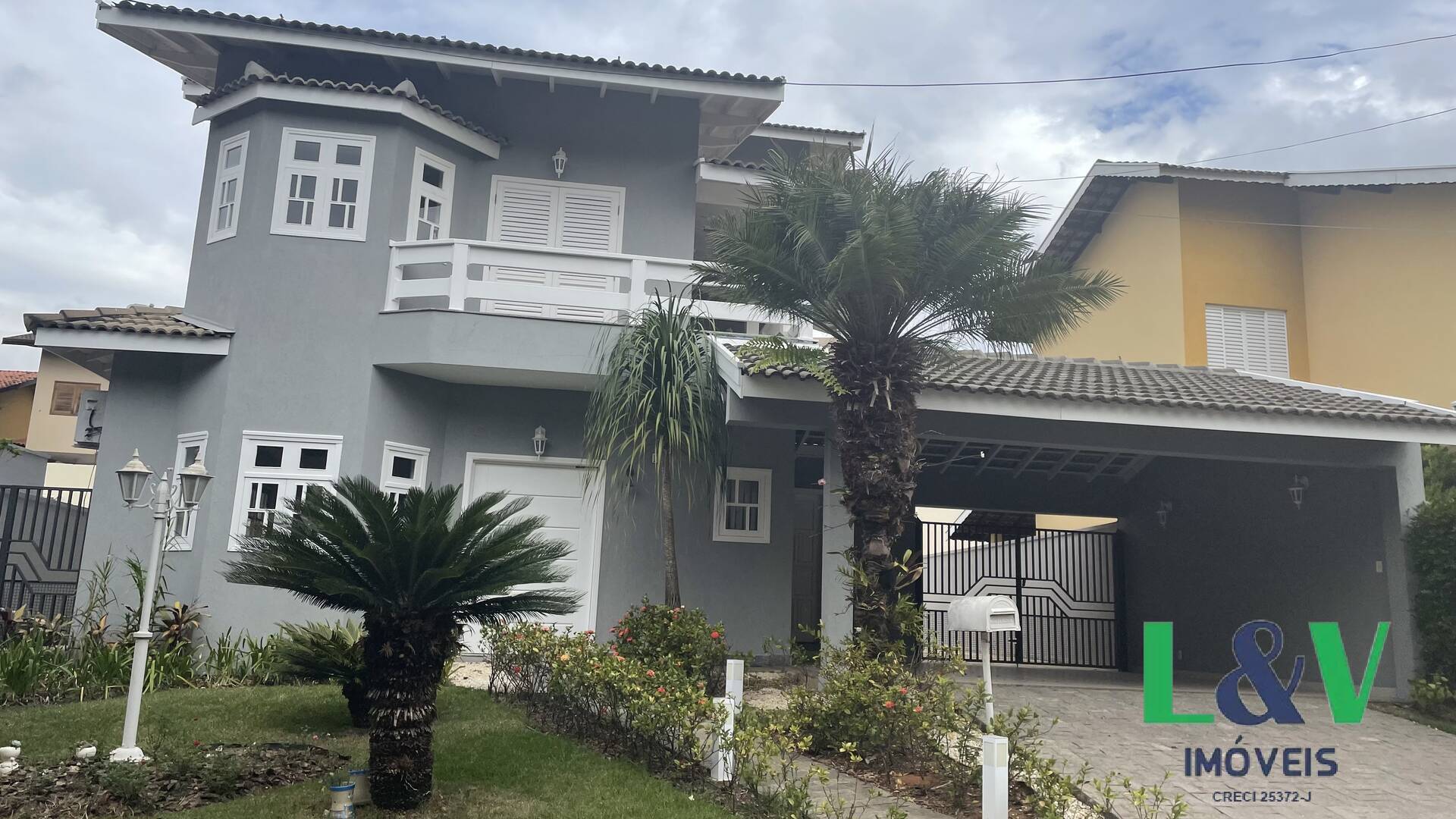 Casa à venda e aluguel com 3 quartos, 420m² - Foto 1