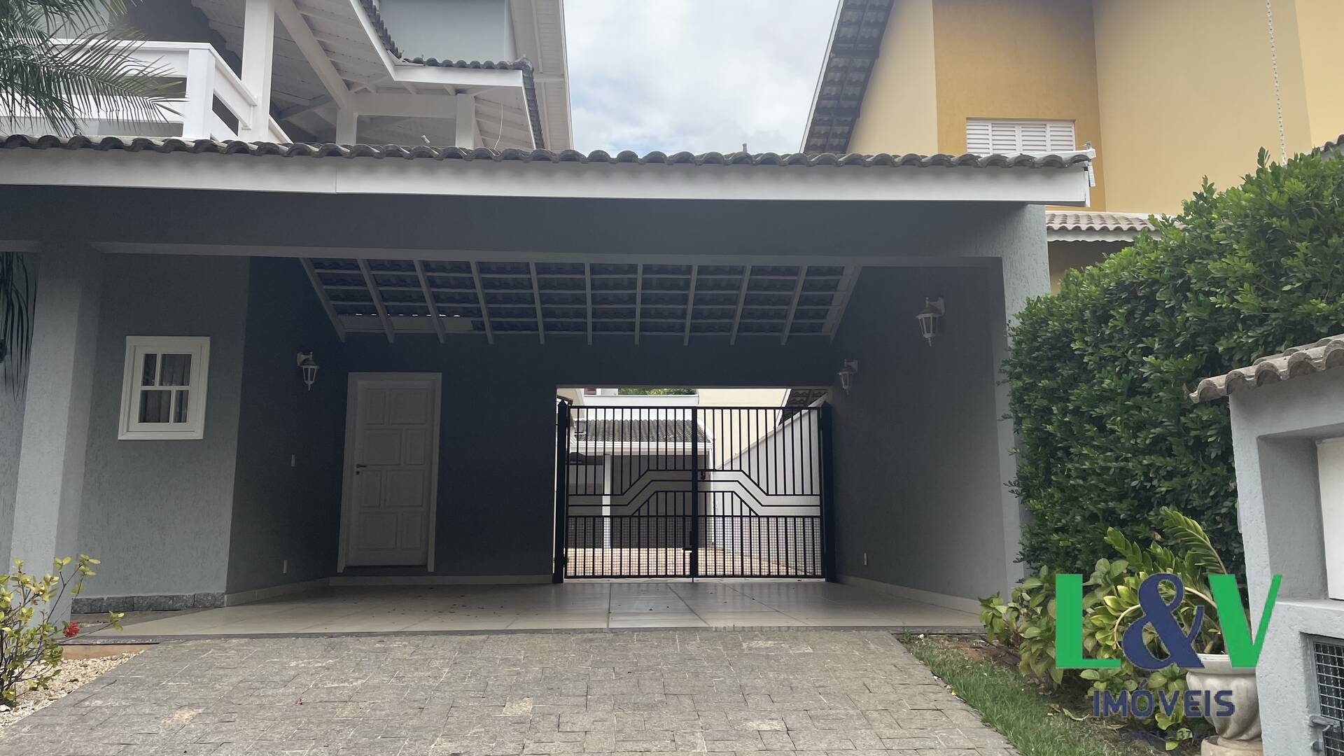 Casa à venda e aluguel com 3 quartos, 420m² - Foto 2