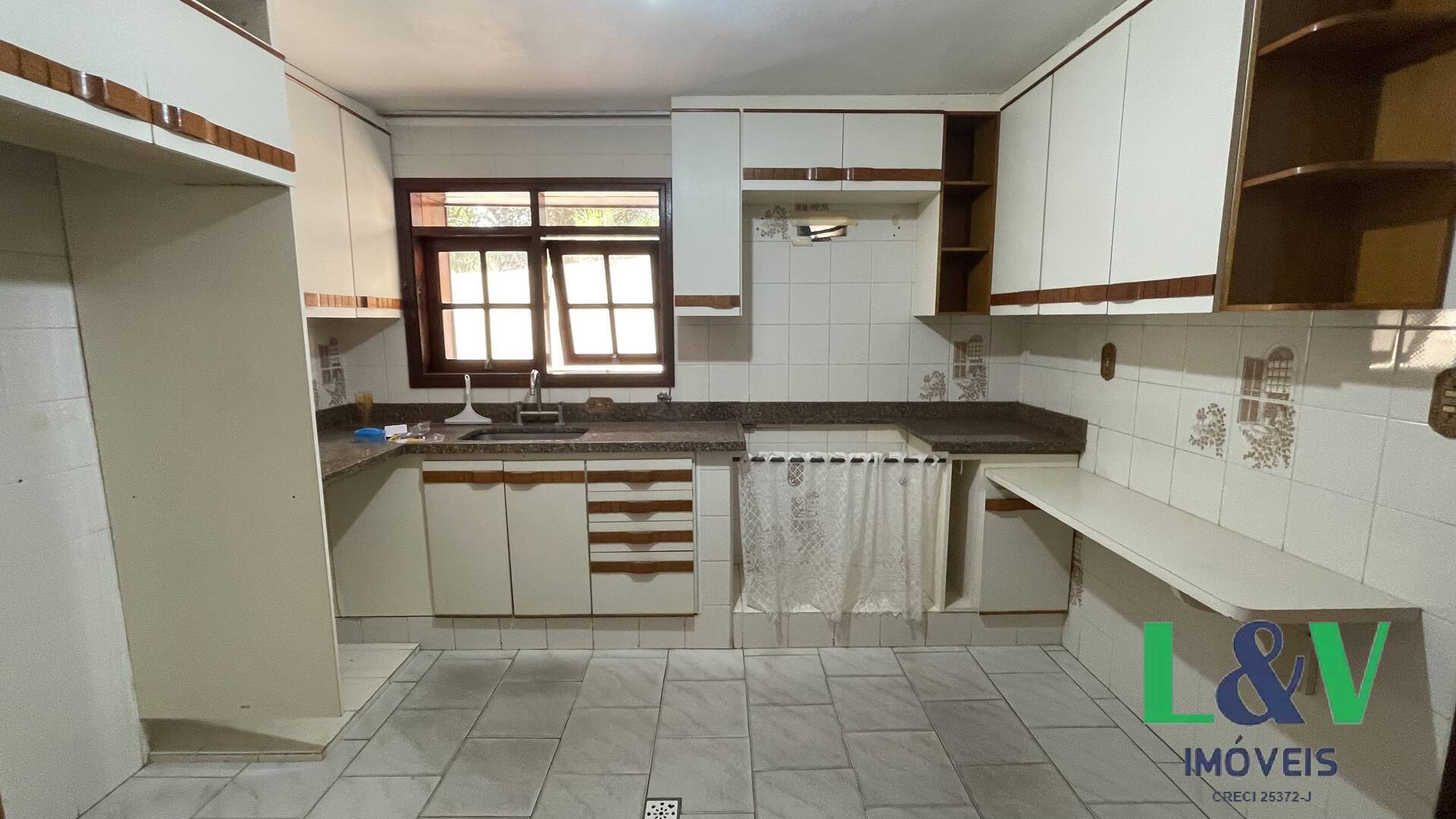 Casa para alugar com 3 quartos, 210m² - Foto 10