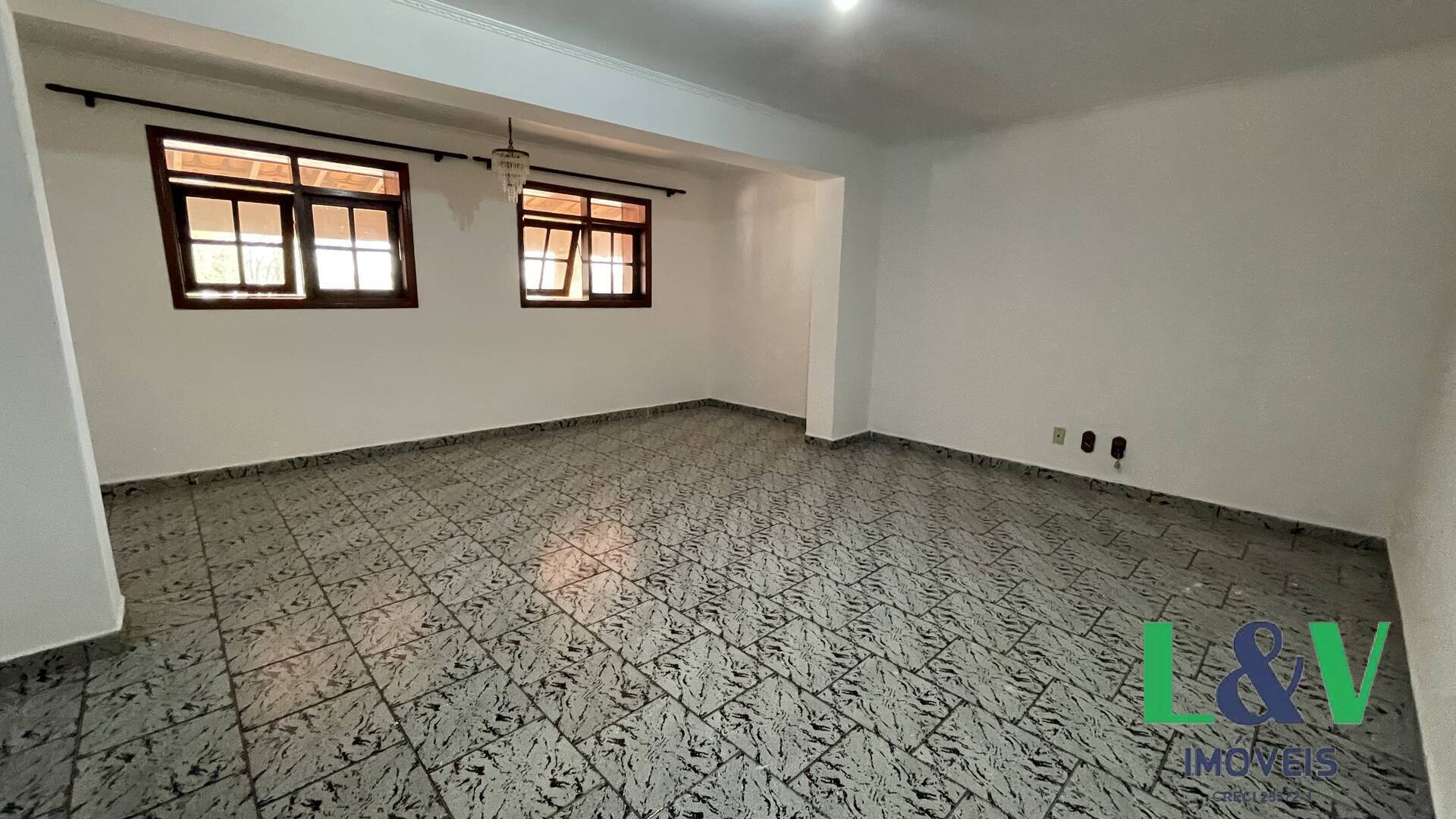 Casa para alugar com 3 quartos, 210m² - Foto 4