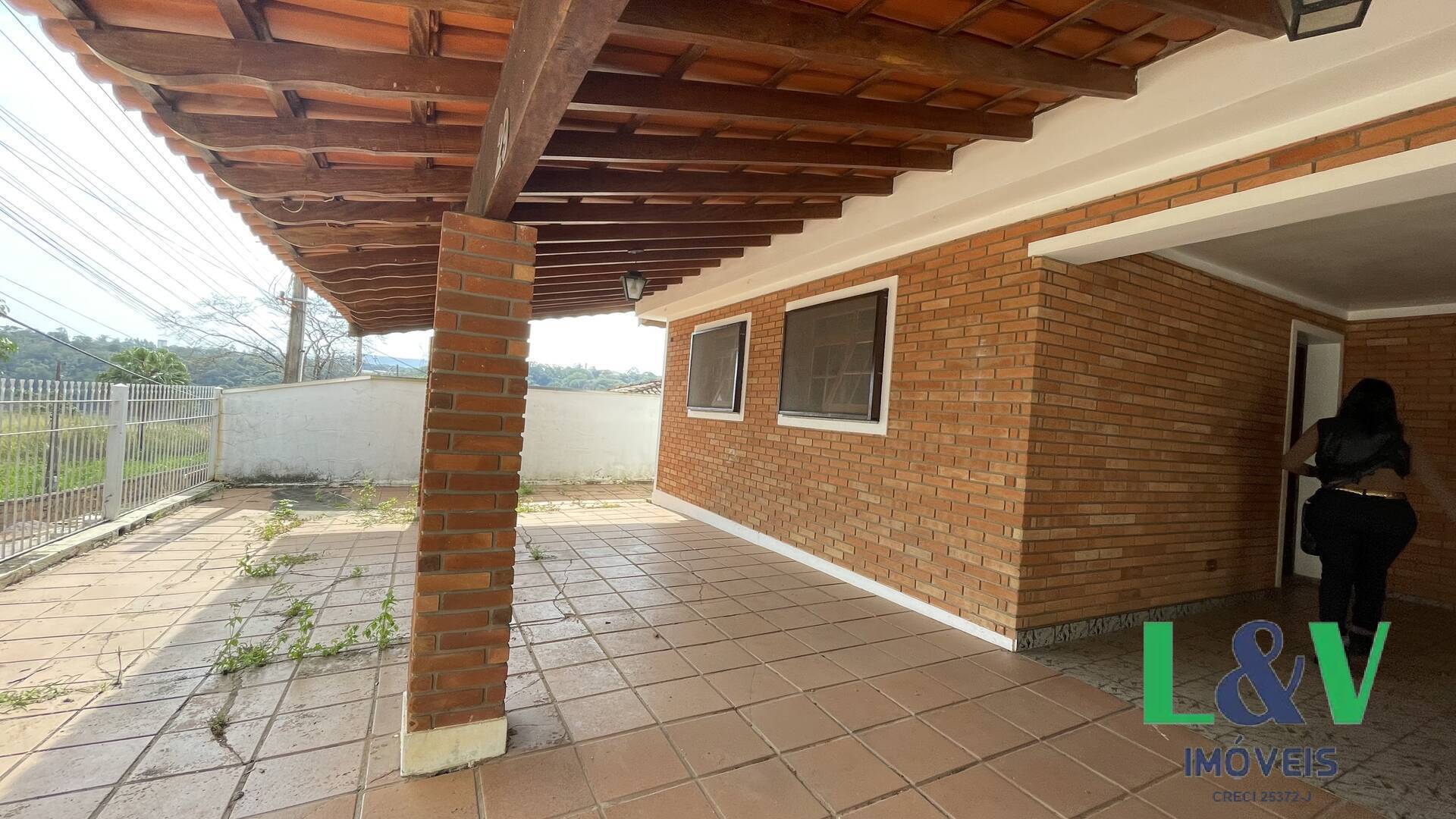 Casa para alugar com 3 quartos, 210m² - Foto 2