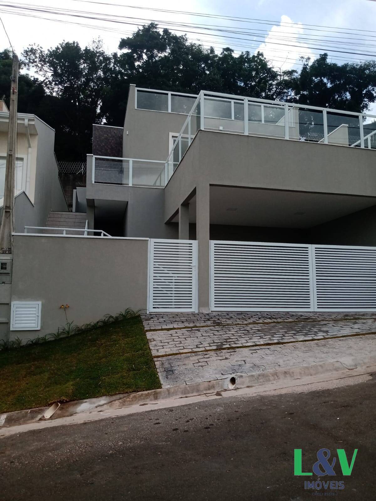 Casa à venda com 3 quartos, 170m² - Foto 2