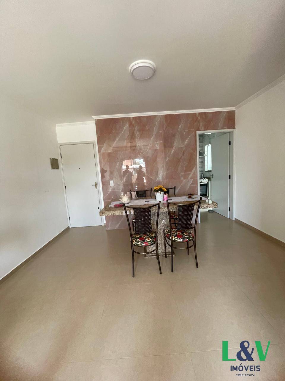 Apartamento à venda com 2 quartos, 72m² - Foto 2