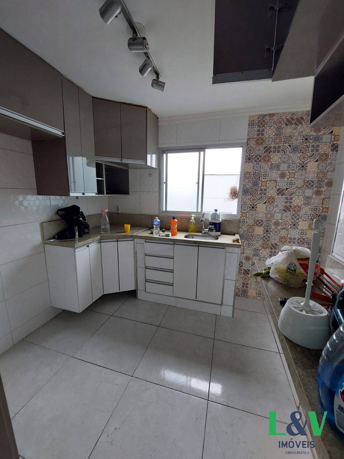 Apartamento à venda com 2 quartos, 70m² - Foto 2