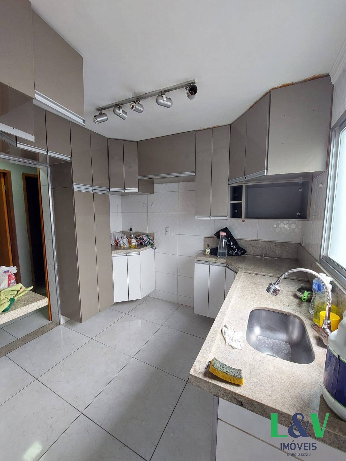 Apartamento à venda com 2 quartos, 70m² - Foto 1