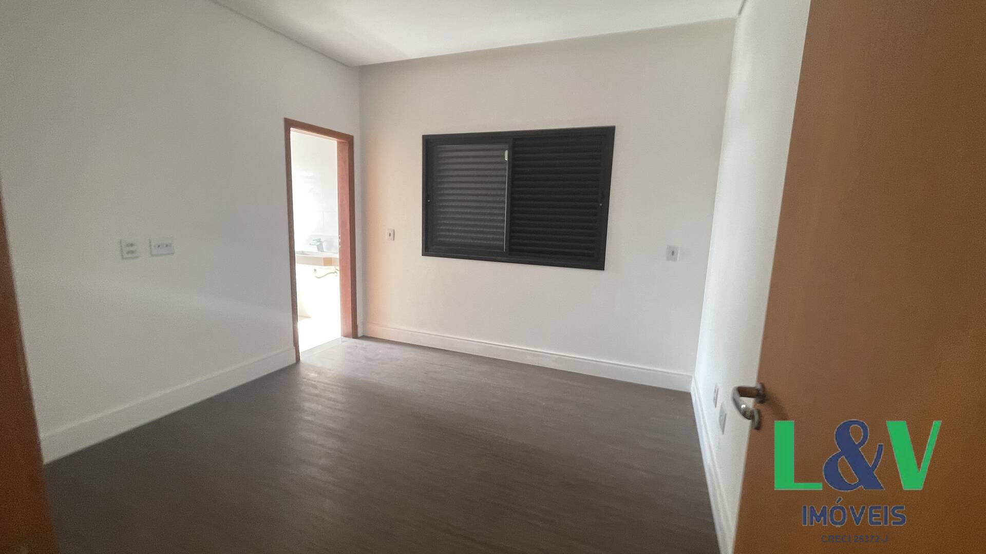 Casa à venda e aluguel com 3 quartos, 300m² - Foto 11