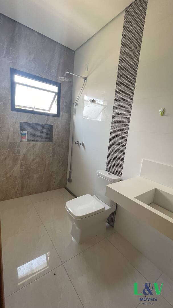 Casa à venda e aluguel com 3 quartos, 300m² - Foto 18