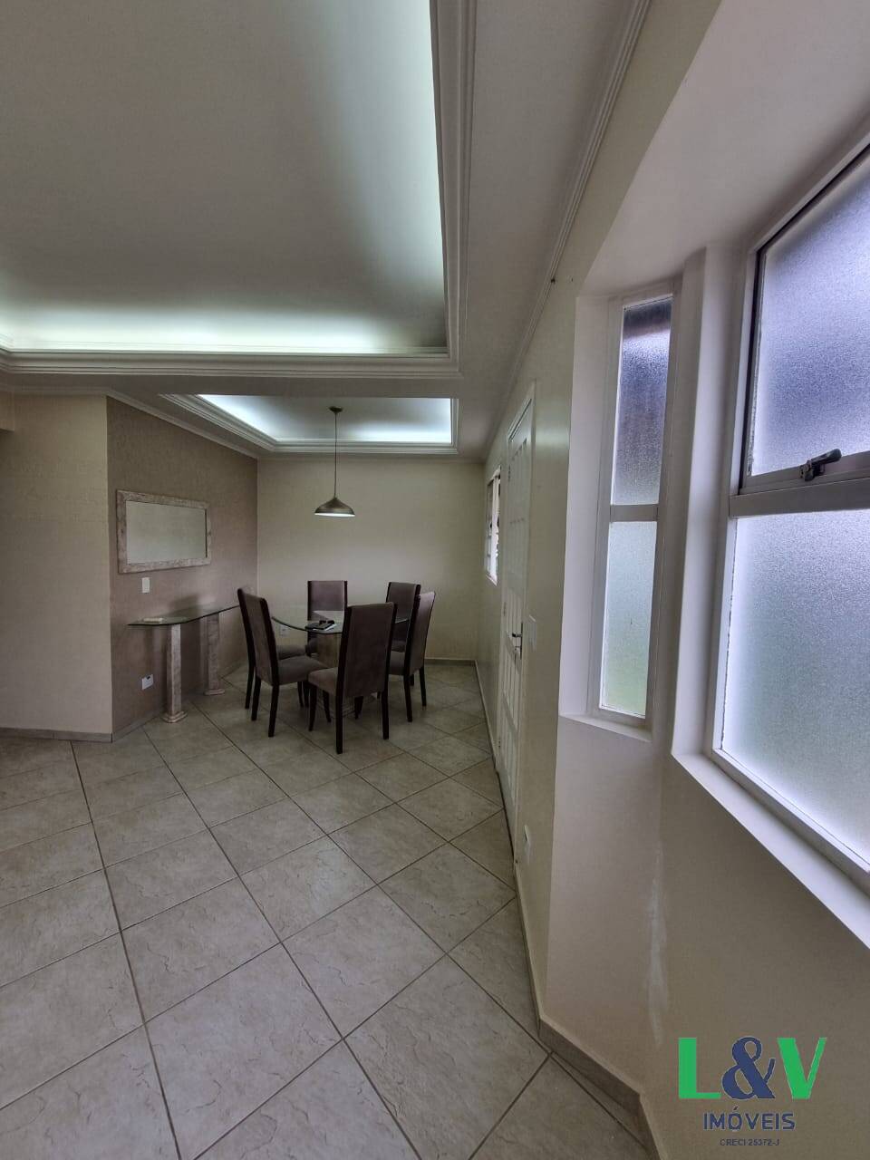 Casa de Condomínio para alugar com 3 quartos, 190m² - Foto 3