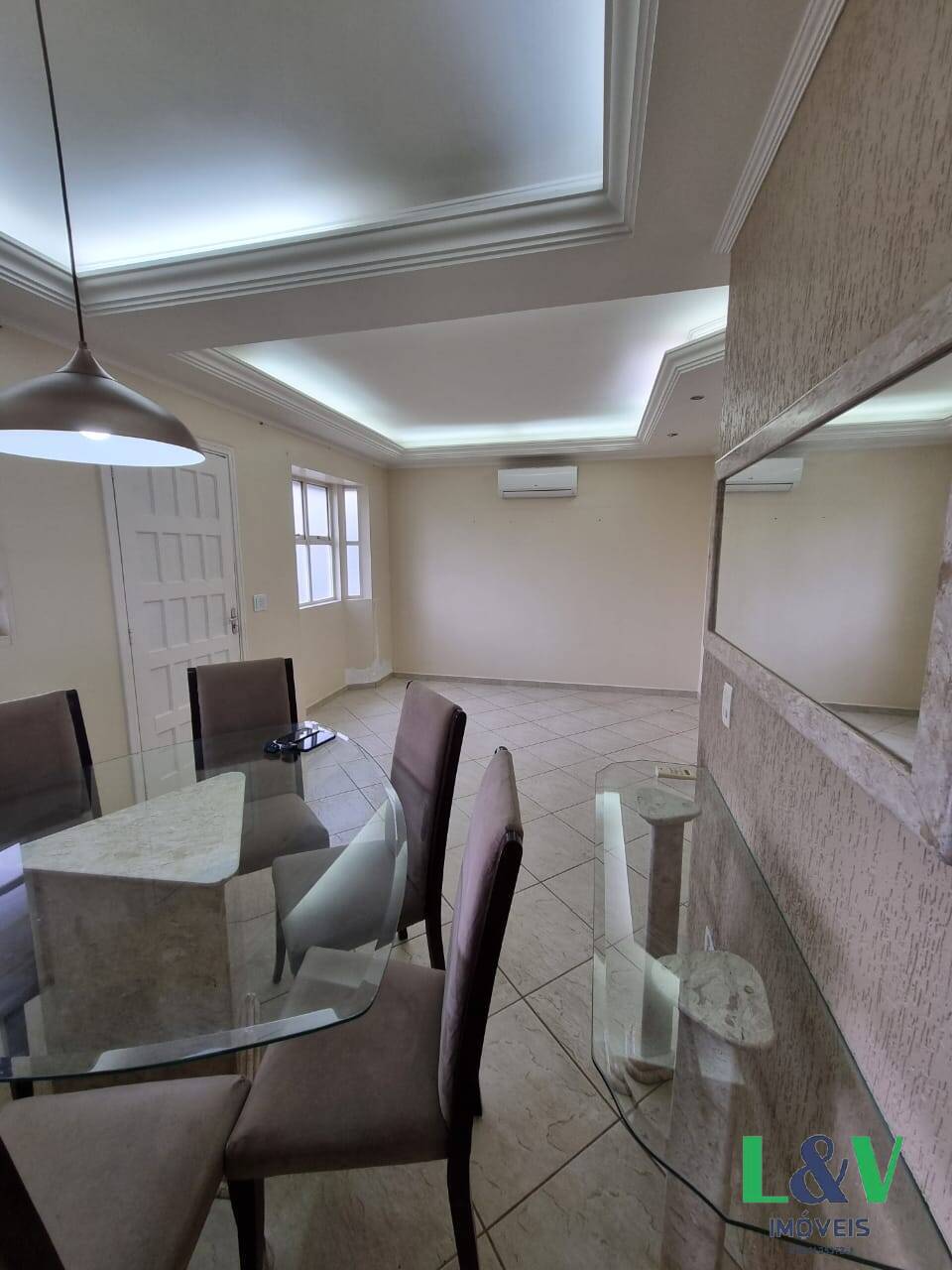 Casa de Condomínio para alugar com 3 quartos, 190m² - Foto 1