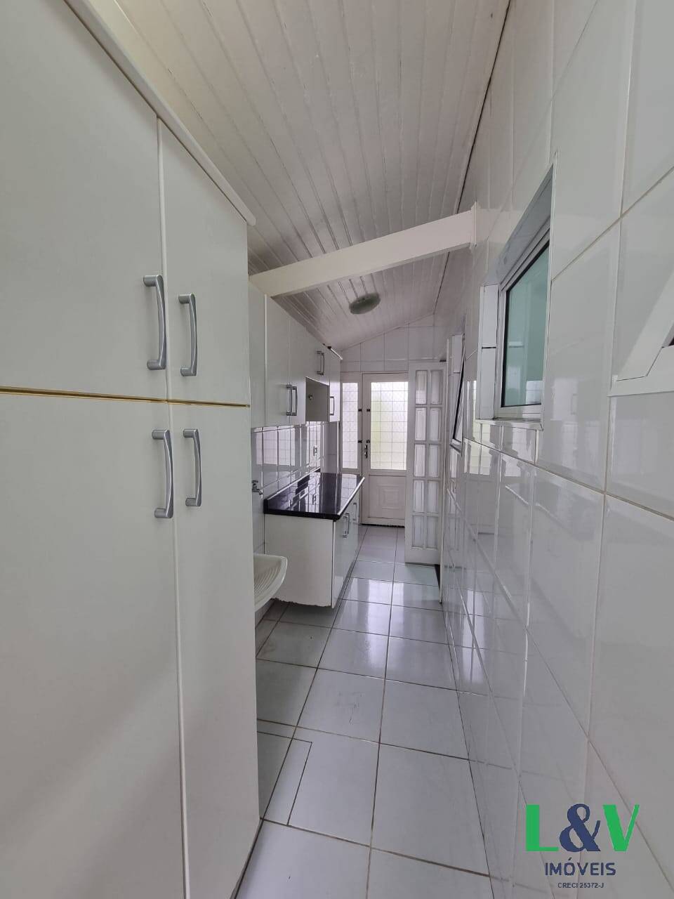 Casa de Condomínio para alugar com 3 quartos, 190m² - Foto 11