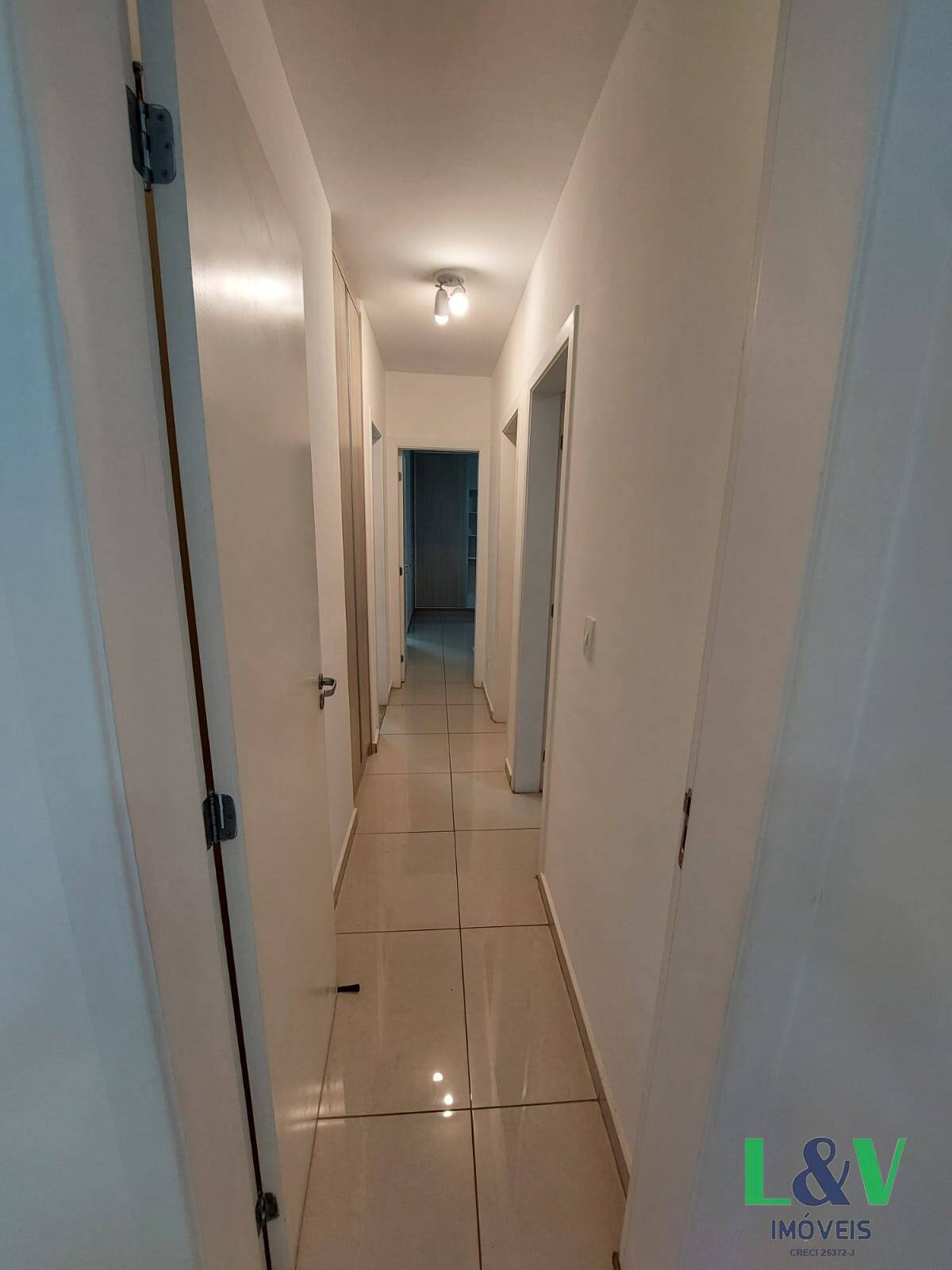 Apartamento para alugar com 3 quartos, 96m² - Foto 17