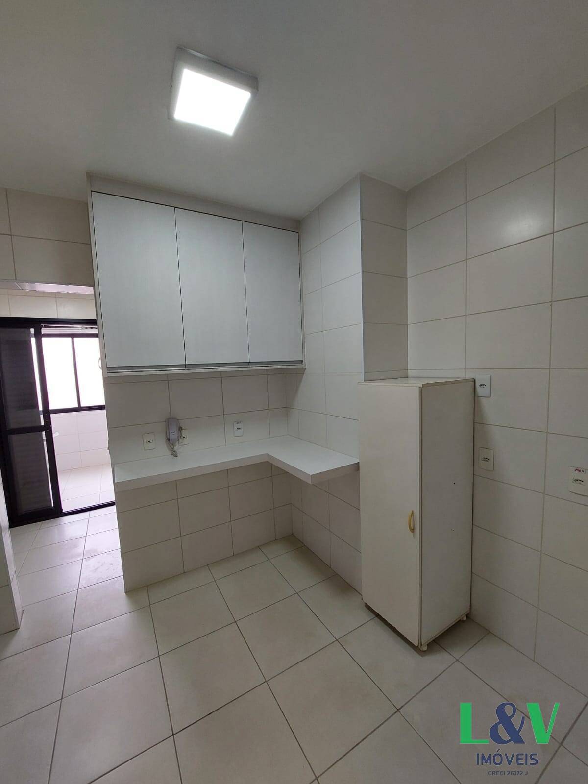 Apartamento para alugar com 3 quartos, 96m² - Foto 10