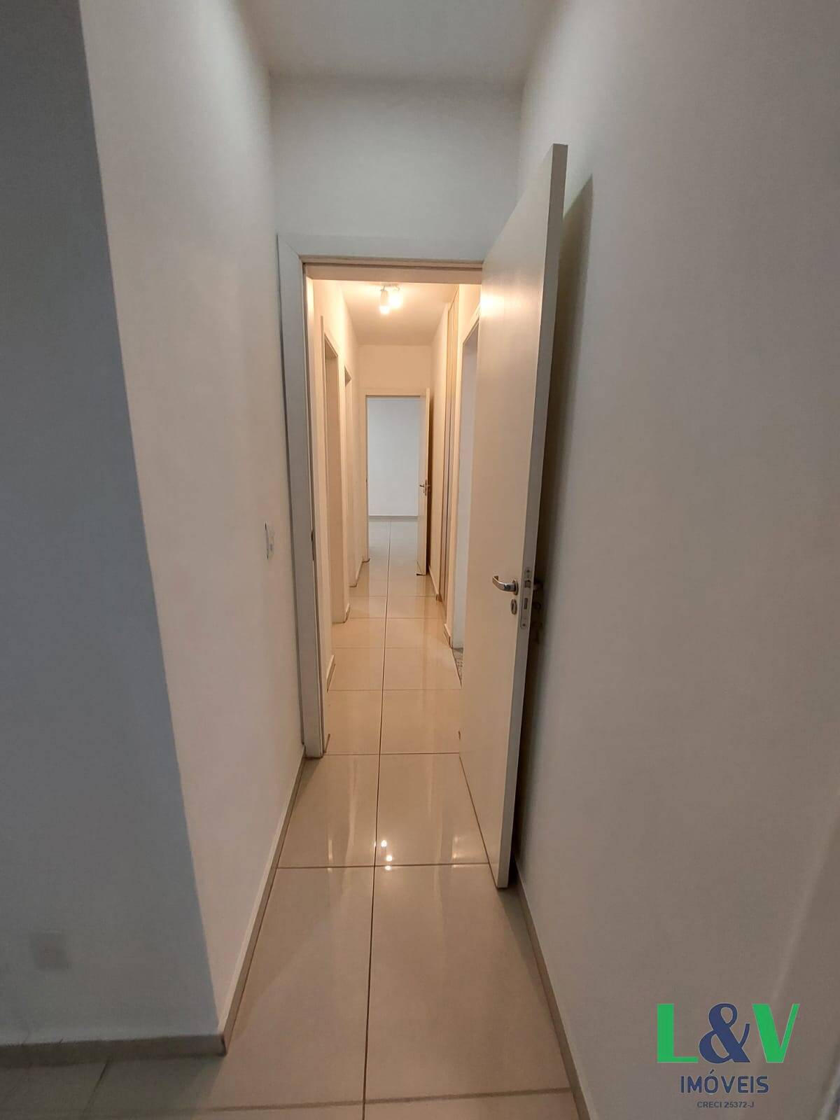 Apartamento para alugar com 3 quartos, 96m² - Foto 22