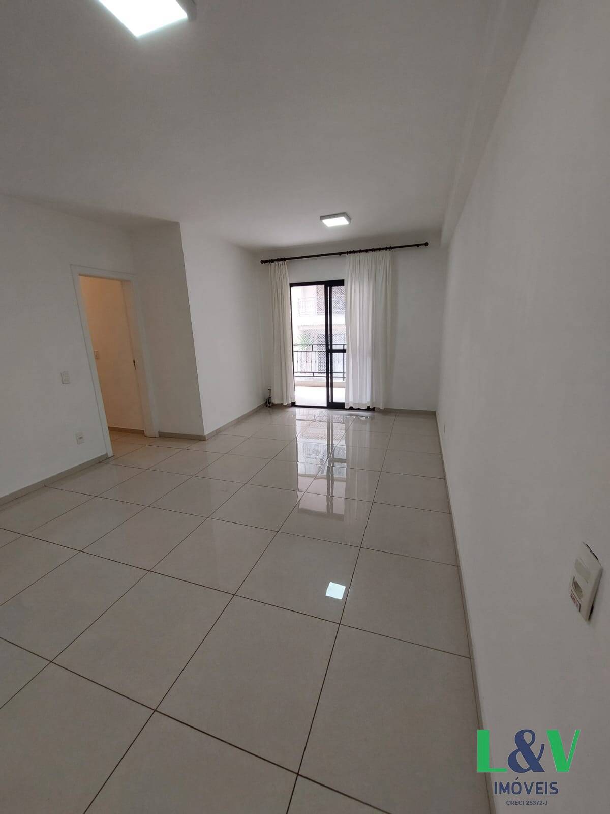 Apartamento para alugar com 3 quartos, 96m² - Foto 3