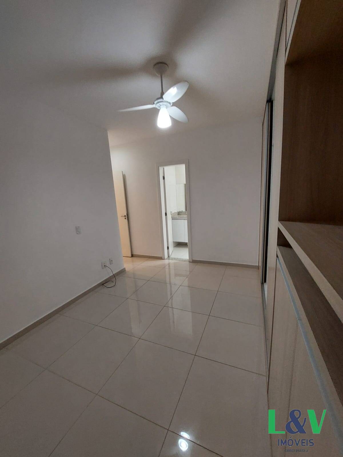 Apartamento para alugar com 3 quartos, 96m² - Foto 4